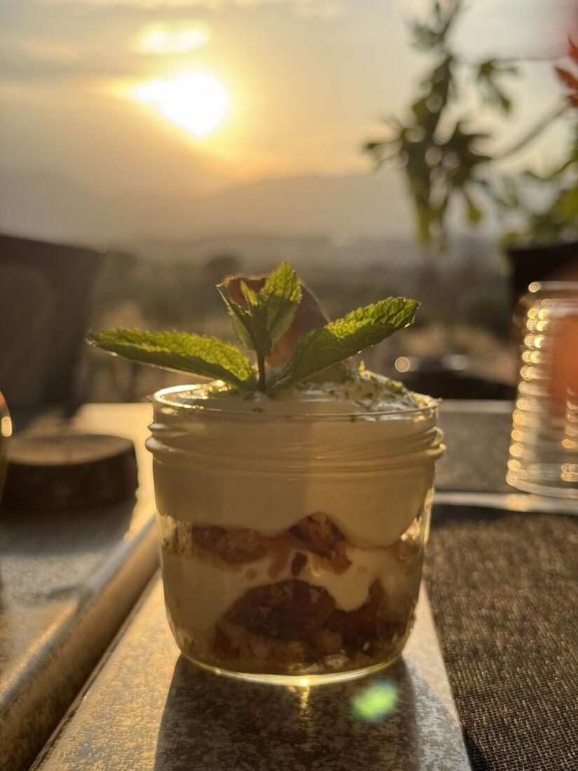 Un dessert à la menthe au coucher du soleil